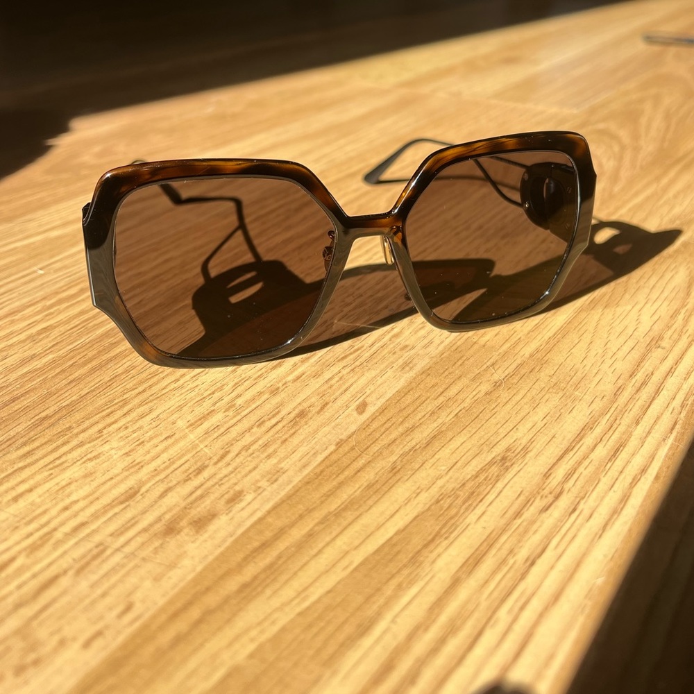 DIOR Sunglasses - Picture 3 of 6